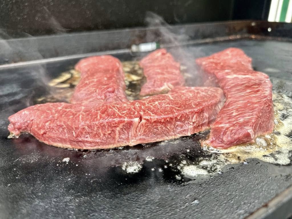 Éleveur de Wagyu en action
